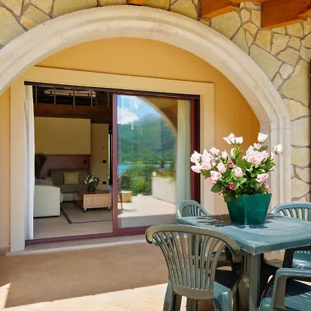 Prázdninový dům Spacious Holiday In With Garden Scanno