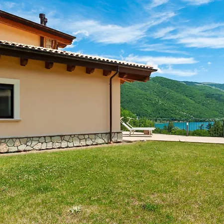 Spacious Holiday In With Garden Scanno
